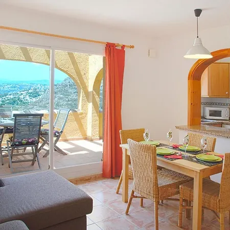 Guzman - Velazquez Apartment *